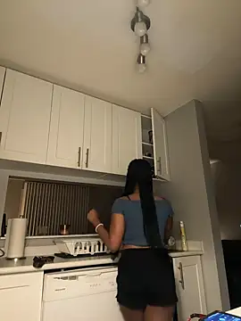 Your Paris online show from 02/18/25, 02:59