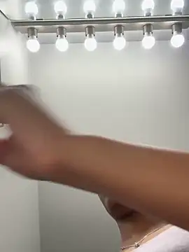 Your Paris online show from 03/21/25, 01:45