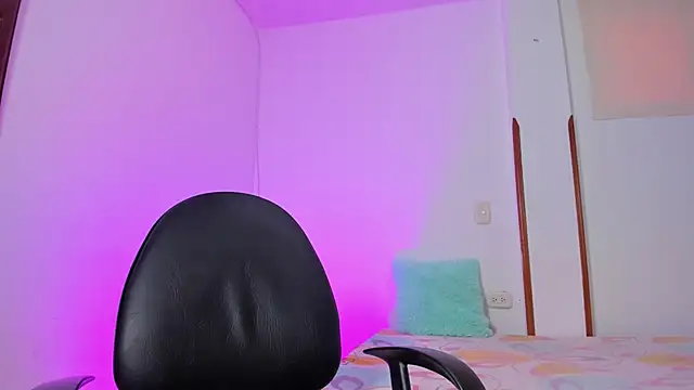 iris torrez  online show from 01/29/25, 06:07