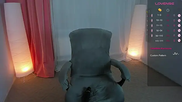 Roxy      online show from 02/21/25, 02:50