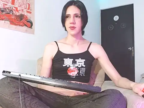 Snapshot of lucydreamm chatting on 07/19/26, 10:35 lucydreamm online show from 07/19/26, 10:35