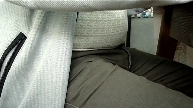 Snapshot of by-panic chatting on 10/21/25, 09:10 by-panic online show from 10/21/25, 09:10