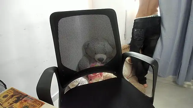 Snapshot of isaaclatino chatting on 09/15/25, 08:20 isaaclatino online show from 09/15/25, 08:20