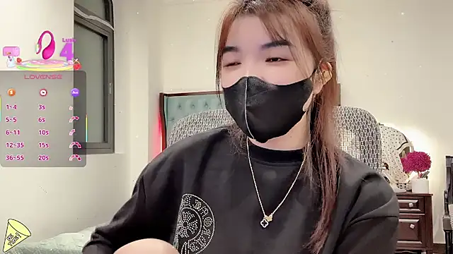 Snapshot of Berrysweet_68 chatting on 10/28/25, 02:31 Berrysweet 68 online show from 10/28/25, 02:31