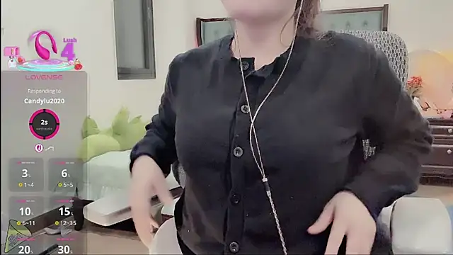 Snapshot of Berrysweet_68 chatting on 12/19/25, 03:52 Berrysweet 68 online show from 12/19/25, 03:52