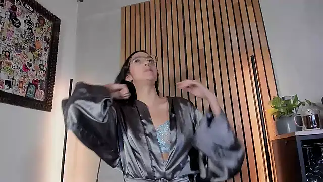 honeyhot69   online show from 10/06/25, 11:07