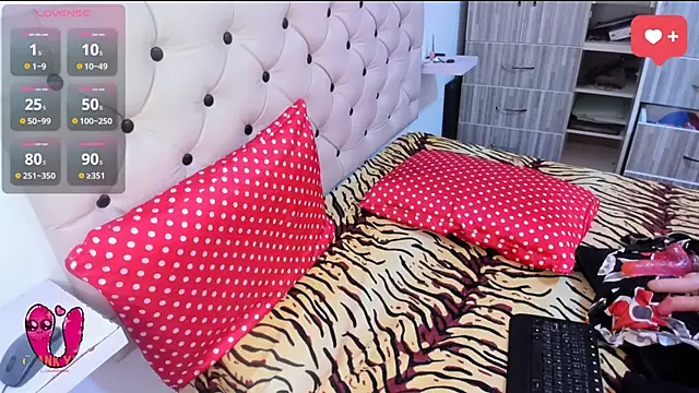 Krystal Cruz online show from 01/04/25, 12:16