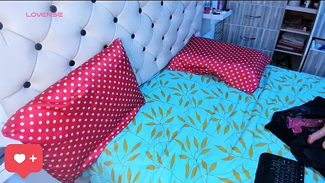 Krystal Cruz online show from 03/15/25, 05:41