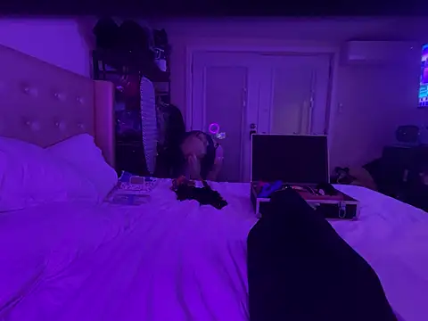 Snapshot of tatted-bitty chatting on 03/16/25, 05:03 tatted-bitty online show from 03/16/25, 05:03