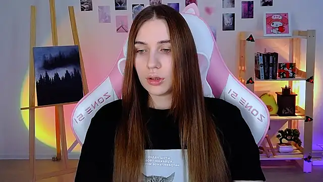 Snapshot of AliceCharmy chatting on 01/06/25, 12:35 AliceCharmy online show from 01/06/25, 12:35