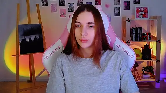 Snapshot of AliceCharmy chatting on 01/07/25, 12:31 AliceCharmy online show from 01/07/25, 12:31