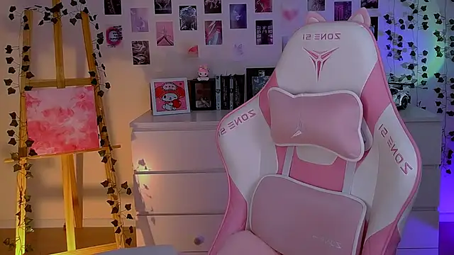 Snapshot of AliceCharmy chatting on 02/03/25, 01:30 AliceCharmy online show from 02/03/25, 01:30