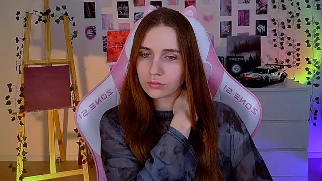 Snapshot of AliceCharmy chatting on 02/24/25, 03:31 AliceCharmy online show from 02/24/25, 03:31