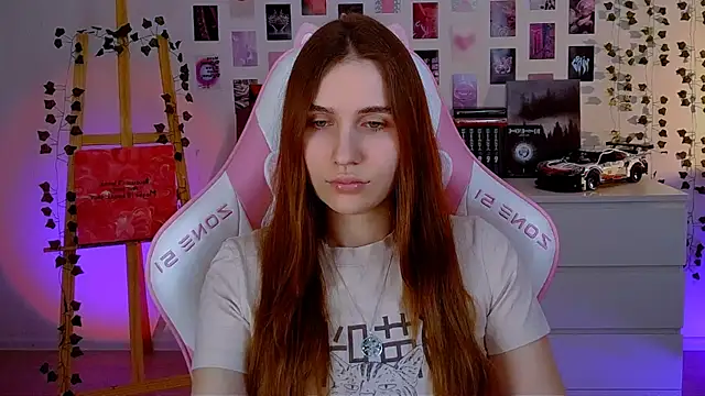 Snapshot of AliceCharmy chatting on 03/18/25, 03:42 AliceCharmy online show from 03/18/25, 03:42