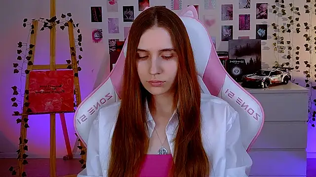 Snapshot of AliceCharmy chatting on 03/21/25, 01:23 AliceCharmy online show from 03/21/25, 01:23