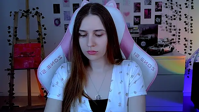 Snapshot of AliceCharmy chatting on 10/20/25, 05:30 AliceCharmy online show from 10/20/25, 05:30