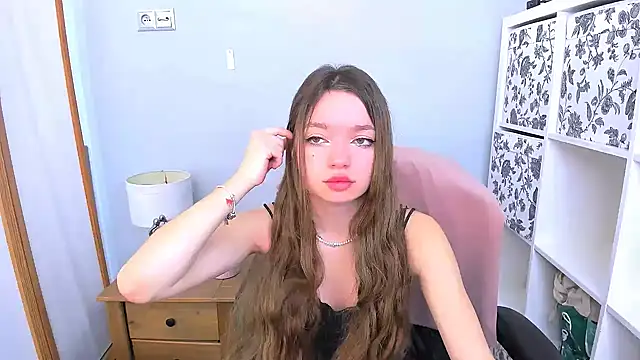 GraceLips online show from 03/22/25, 06:22