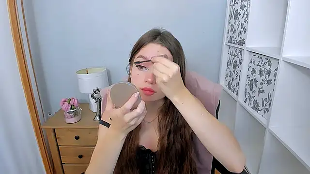 GraceLips online show from 10/05/25, 05:39