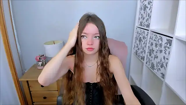 GraceLips online show from 10/18/25, 05:32