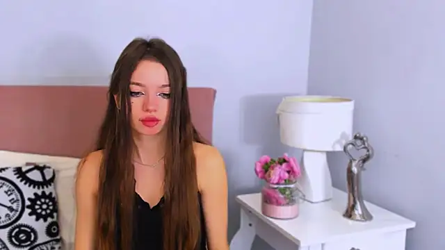 GraceLips online show from 10/19/25, 05:57