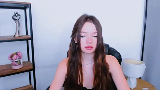 GraceLips online show from 10/27/25, 09:30