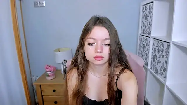 GraceLips online show from 10/31/25, 06:47