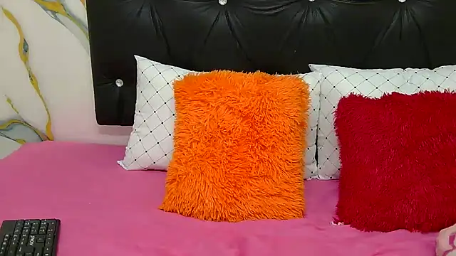 Snapshot of BarbieGirly chatting on 11/14/25, 10:14 BarbieGirly online show from 11/14/25, 10:14