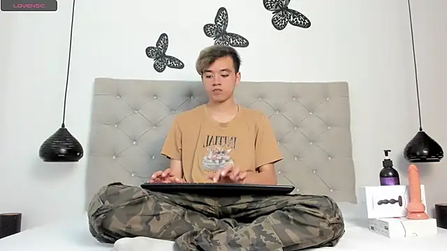 bunny maxi online show from 02/28/25, 01:47