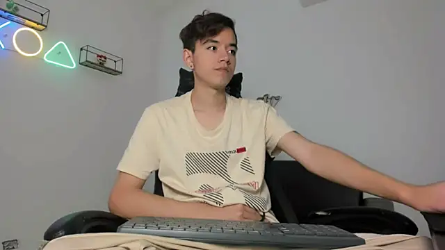 bunny maxi online show from 11/17/25, 12:22