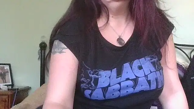 Snapshot of MissKisu chatting on 11/17/25, 11:38 MissKisu online show from 11/17/25, 11:38