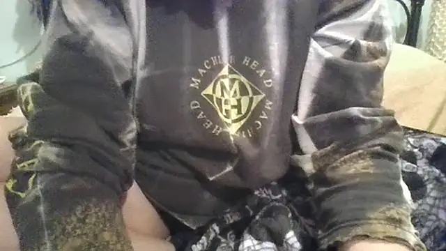 Snapshot of MissKisu chatting on 12/03/25, 10:52 MissKisu online show from 12/03/25, 10:52