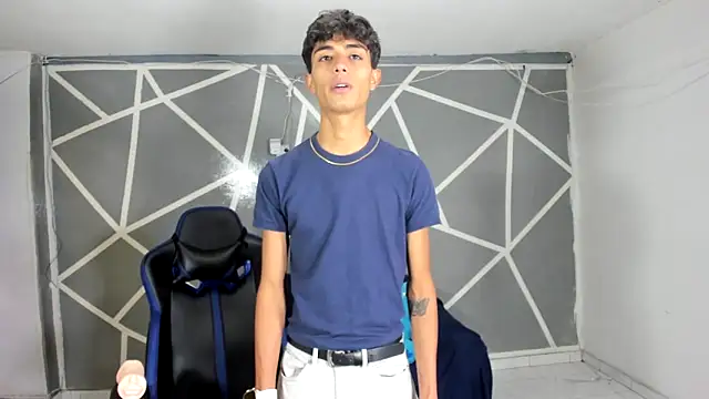 oliverhot2005 online show from 12/10/24, 08:05