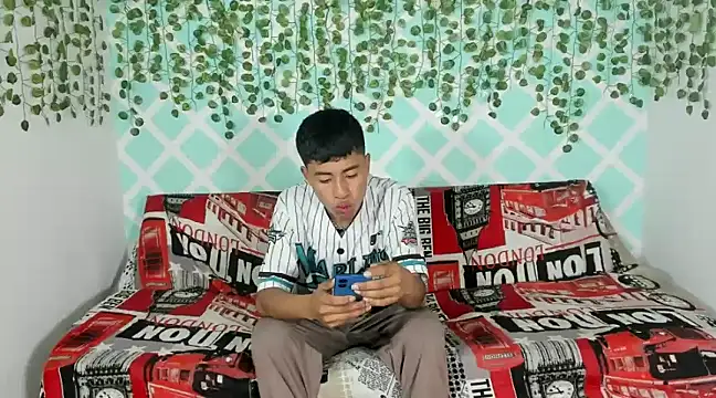 oliverhot2005 online show from 02/20/25, 08:03