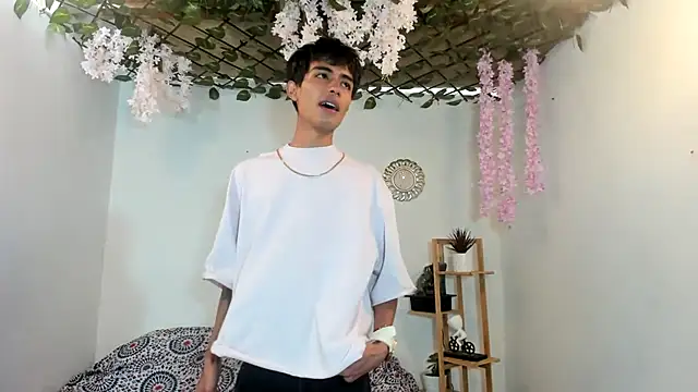 oliverhot2005 online show from 09/14/25, 05:01