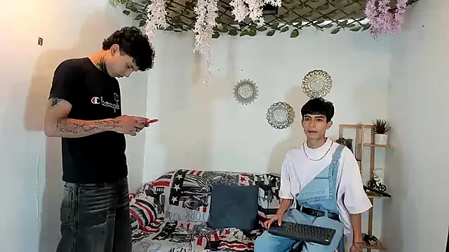 oliverhot2005 online show from 11/10/25, 02:27