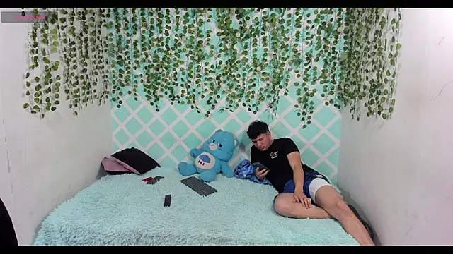 oliverhot2005 online show from 12/05/25, 07:43