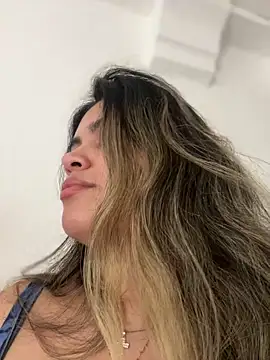 Snapshot of melanny10 chatting on 02/21/25, 10:39 melanny10 online show from 02/21/25, 10:39