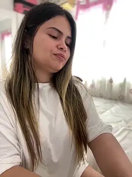 Snapshot of melanny10 chatting on 03/21/25, 08:39 melanny10 online show from 03/21/25, 08:39