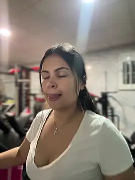 Snapshot of melanny10 chatting on 12/19/25, 06:31 melanny10 online show from 12/19/25, 06:31