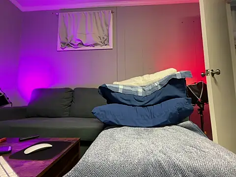 mouser21212 online show from 02/19/25, 04:00