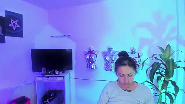 LucyStrike  online show from 06/03/26, 12:35