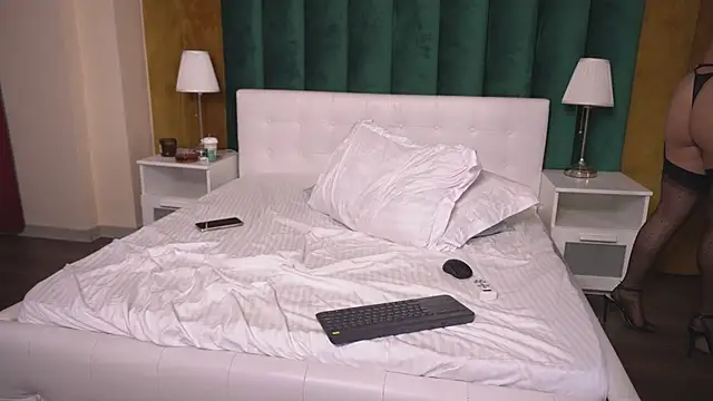 megan devile online show from 03/22/25, 07:47