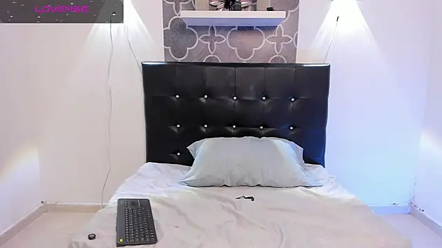 katybabyg online show from 12/17/25, 12:44