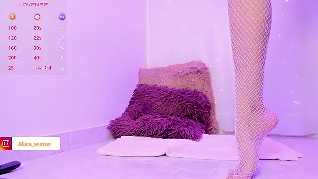 Alice winter  online show from 12/12/24, 03:10