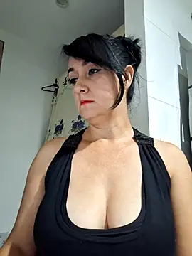 Snapshot of taalia chatting on 12/23/24, 11:49 taalia online show from 12/23/24, 11:49