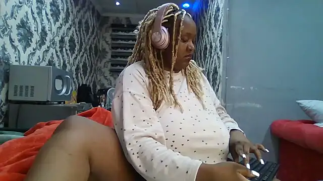 Snapshot of SexyRider8 chatting on 11/25/25, 02:22 SexyRider8 online show from 11/25/25, 02:22