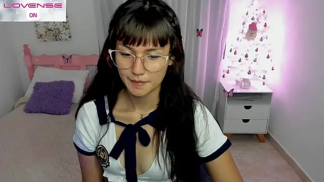 cute roxy online show from 11/24/25, 02:00