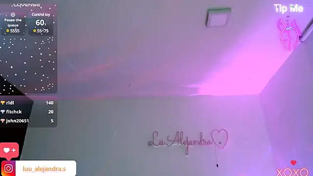 Snapshot of alee_lenoxx chatting on 01/15/25, 08:51 alee lenoxx online show from 01/15/25, 08:51