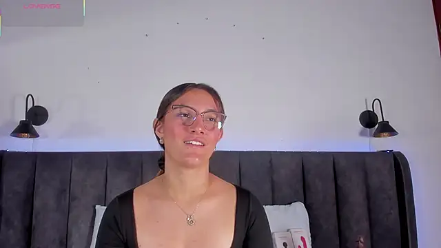 Ruth harvey  online show from 10/19/25, 04:02