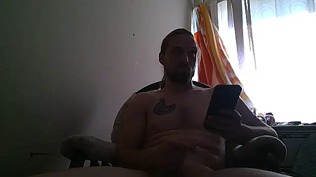 Snapshot of VitaminmanFL chatting on 02/11/25, 06:01 VitaminmanFL online show from 02/11/25, 06:01